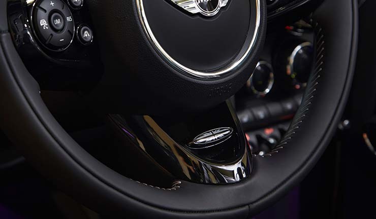 MINI Yours スポーツ・レザー・ステアリング